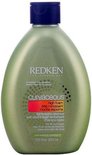 Lichtgroene fles met een donkerblauwe dop. Redken Curvaceous high foam shampoo voor alle haartypes.