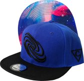 Capiche® Snapback Pet Heren – Blue Galaxy – Blauw & Zwart – Verstelbaar met Druksluiting – Sportcap – Baseball Cap – Mannen Cap – Binnenkant bedekt met Galaxy