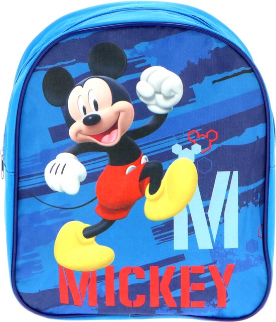 Heldere blauwe rugzak met een vrolijke Mickey Mouse print en de tekst MICKEY. Blauwe achtergrond met lijnen en de letter M.