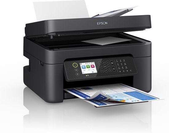 Zwarte Epson all-in-one printer met geopende deksel, drukt een document af.