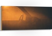 WallClassics - Hout - Brandende Auto met Rookwalm - 100x50 cm - 12 mm dik - Foto op Hout (Met Ophangsysteem)