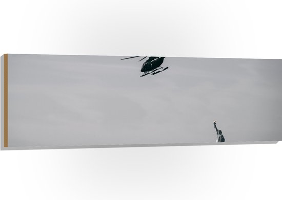 WallClassics - Hout - Helikopter zwevend boven Vrijheidsbeeld in New York - 150x50 cm - 12 mm dik - Foto op Hout (Met Ophangsysteem)