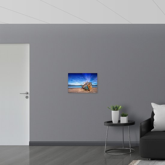 WallClassics - Toile - Épave échouée sur la plage - Photo sur toile 60x40 cm (Décoration murale sur toile)