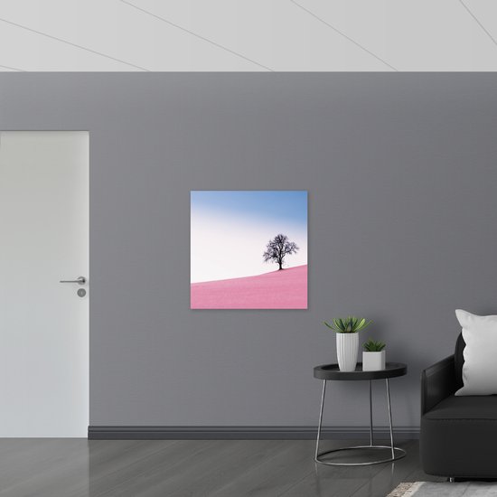 Poster Glanzend – Boom op Roze Heuvel - 80x80 cm Foto op Posterpapier met Glanzende Afwerking