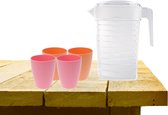 Set van 1x waterkan met deksel 1L met drinkbekers 2x roze en 2x oranje