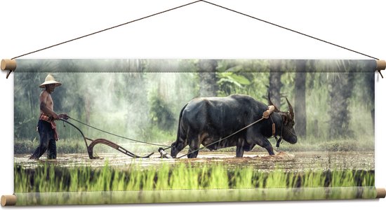 WallClassics - Textielposter - Aziatische Boer aan het Werk - 90x30 cm Foto op Textiel