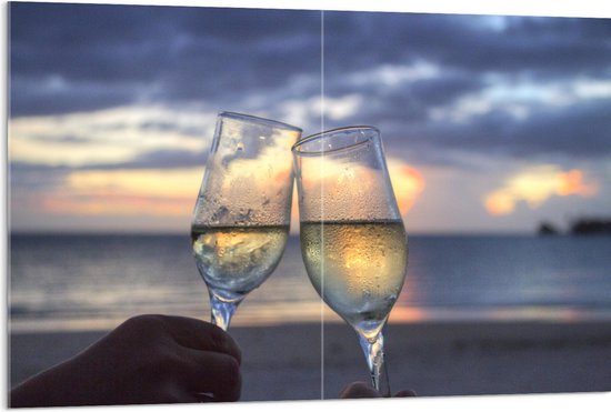 WallClassics - Acrylglas - Proostende Glazen aan de Zee - 120x80 cm Foto op Acrylglas (Wanddecoratie op Acrylaat)