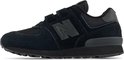 Zwarte New Balance 574 sneaker met klittenbandsluiting, suède en mesh.