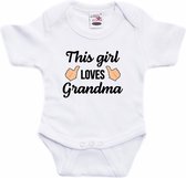 This girl loves grandma tekst baby rompertje wit meisjes - Cadeau oma - Babykleding 92