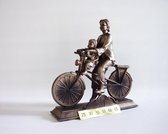 Sculptuur - 20 cm hoog - Vrouw met haar kind op de fiets