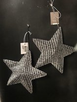 Set v 2 prachtige sterren als kersthanger zwart wit glitter 20cm ornamenten