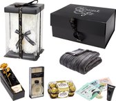 GreatGift®- Cadeau Pakket Voor Vrouw- Ferrero Rocher Chocolade - Geurkaars Vanille - Rozen beer - Romantisch cadeau pakket - Moederdag -Valentijn