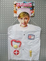Zuster uniform jasje met spuit, stetoscoop en naambordje