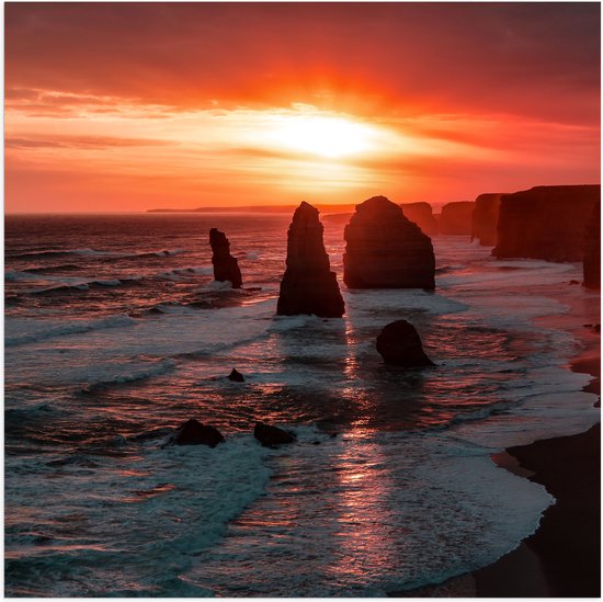 WallClassics - Poster brillant – Rochers dans la mer avec coucher de soleil – Photo 50 x 50 cm sur papier poster avec finition brillante