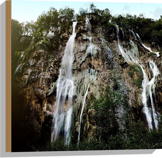 WallClassics - Hout - Waterval Bij Plitcive Meren - Kroatië - 50x50 cm - 12 mm dik - Foto op Hout (Met Ophangsysteem)