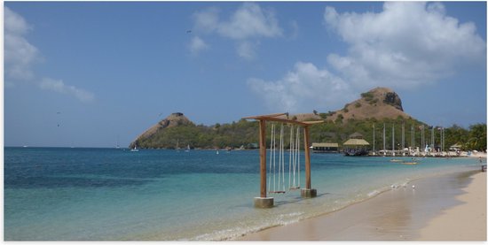 WallClassics - Poster Glossy - Balançoires sur une Plage Tropicale - 100x50 cm Photo sur Papier Poster avec Finition Brillante