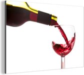 Wanddecoratie Metaal - Aluminium Schilderij Industrieel - Rode wijn die in een wijnglas wordt gegoten - 150x100 cm - Dibond - Foto op aluminium - Industriële muurdecoratie - Voor de woonkamer/slaapkamer