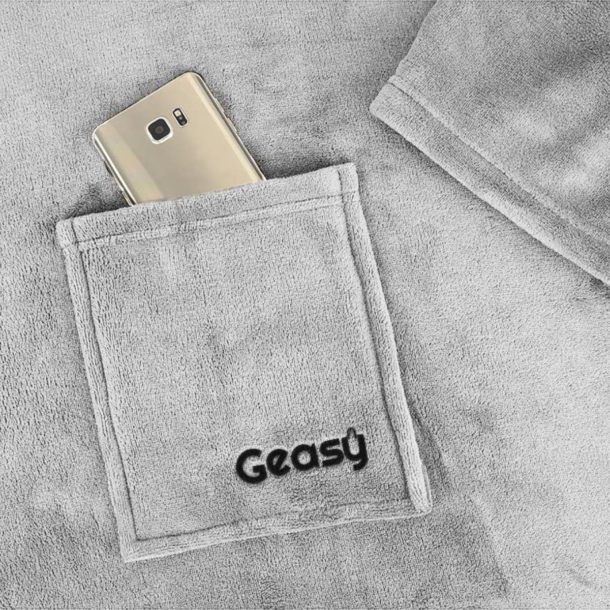 Geasy Fleece Deken met MOUWEN - Handige buidelzak - 135 X 180 - Licht Grijs - Plaid met mouwen - Fleece deken - Fleece Plaid - Hoodie deken - Plaid - Hoodie blanket - Fleecedeken — cadeau in Wonen & Interieur - foto 5