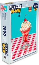 Puzzel Fastfood ijscoupe op blauwe achtergrond - Legpuzzel - Puzzel 1000 stukjes volwassenen