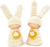 Luna-Leena duurzame houten kegel pop konijn van bio katoen & hout - gebroken wit - set van 2 - handgehaakt in Nepal - konijn decoratie - pegg dolls - pionnen - pasen - paashaas - kegelpoppetje - wooden cone doll
