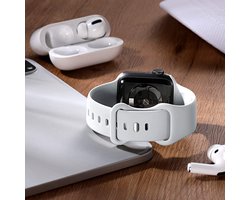 Cemika Horlogeband Wit M/L - Compatible Met Apple Watch - 1 2 3 4 5 SE 6 7 8 - 38/40/41mm - Siliconen - Druksluiting - Vervanging Apple Watch Band - Waterproof - Smartwatchbandje