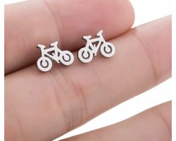 GoedeDoelen.Shop | RVS Oorbellen Fiets Zilver | Oorstekers | Zilverkleurige Oorbellen | Fiets Oorbellen | Wielersport Oorbellen | Sportieve Oorbellen | Unisex Oorbellen | Wielersport Sieraad | Sport Sieraad | Wielersport | Wellness-House