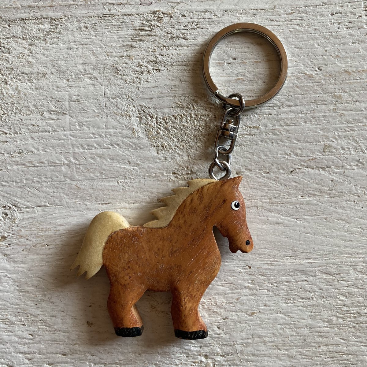 2=1 Sleutelhanger Paard. Hout. 5.5 x 5 cm.