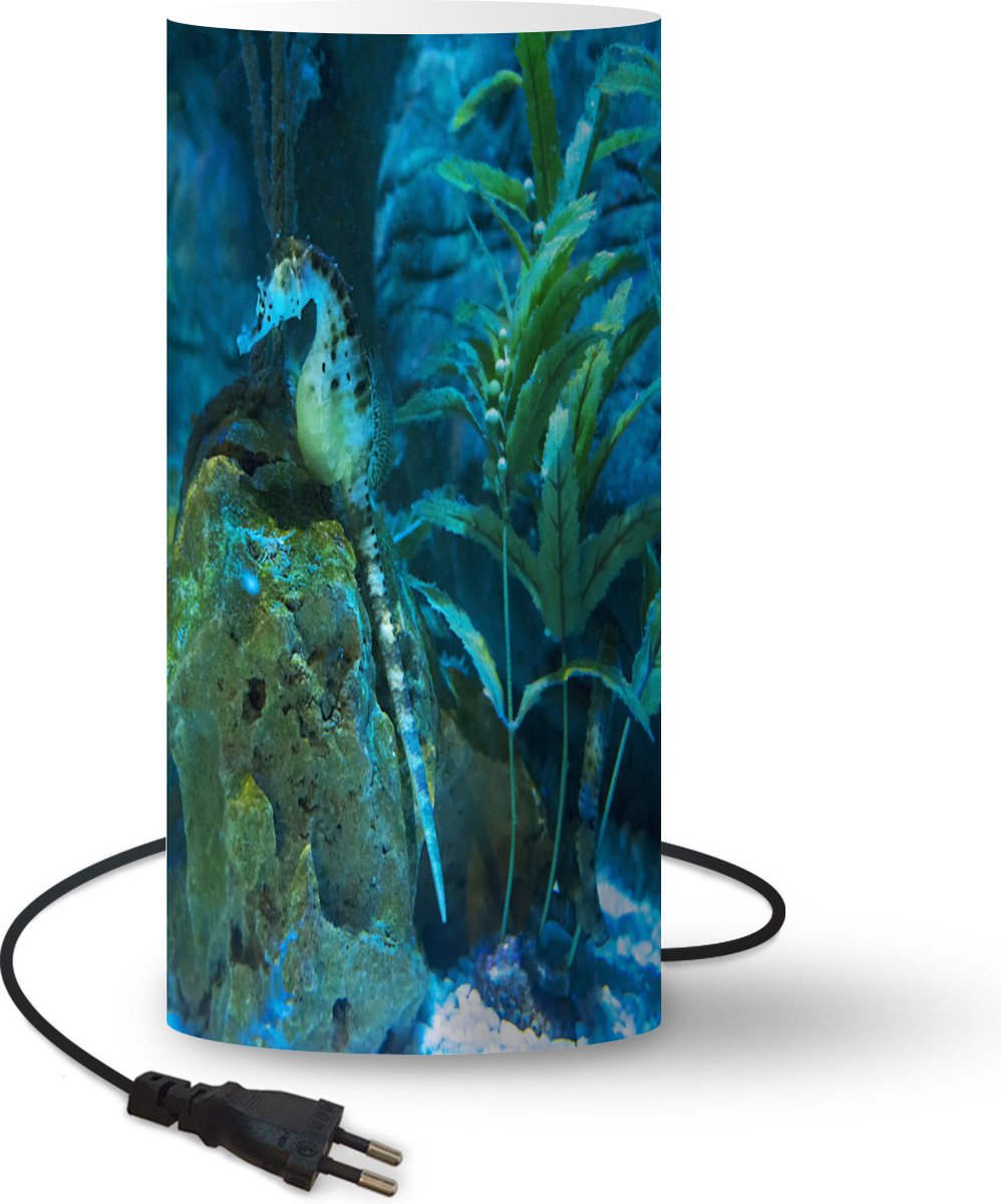 Lamp - Nachtlampje - Tafellamp slaapkamer - Zeepaardje in de zee - 33 cm hoog - Ø15.9 cm - Inclusief LED lamp