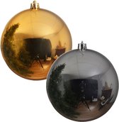 2x Grote kerstballen goud en zilver van 25 cm glans van kunststof - Winkel/etalage kerstversiering