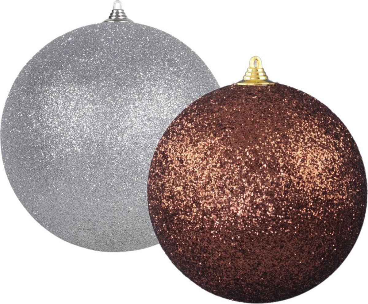 Kerstversieringen set van 2x extra grote kunststof kerstballen bruin en zilver 25 cm glitter