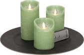 Ronde kaarsenplateau/bord zwart van kunststof D33 cm met 3 jade groene LED-kaarsen 10/12,5/15 cm - Tafeldecoratie