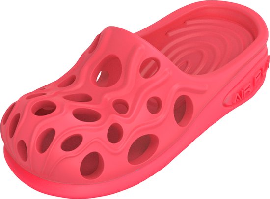Roze rubberen slipper voor honden, met golvende perforaties in het bovenwerk en 'AIR PUPS' op de zijkant.