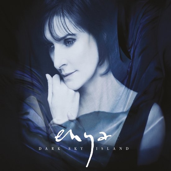 Albumhoes van Enya met de tekst 'enya DARK SKY ISLAND' in witte letters.