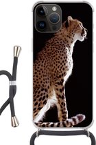 Geschikt voorApple Iphone 14 Pro Max - Crossbody Case - Cheeta - Dieren - Licht - Siliconen - Crossbody - Backcover met Koord - Telefoonhoesje met koord - Hoesje met touw