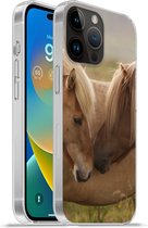 Telefoonhoesje Geschikt voorApple Iphone 14 Pro hoesje - Paarden - Gras - Bruin - Siliconen Telefoonhoesje