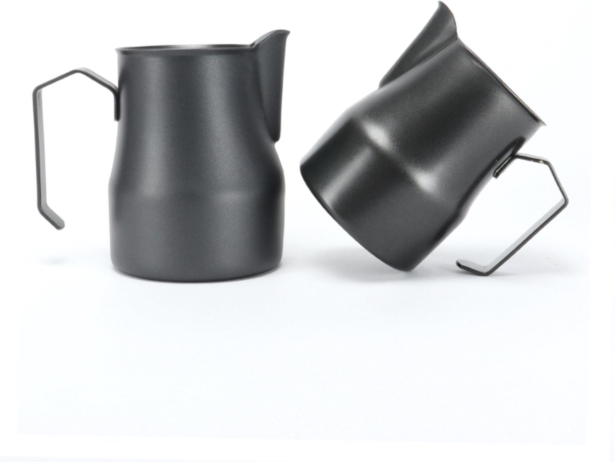 Melkkannetje Opschuim Set – Zwart – 2 Stuks – 350ml + 500ml - RVS - Italiaans – RVS – Melkopschuimkan – Melkkan – Espressomachine - Barista Essentials