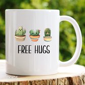 Free Hugs Mok - Cute - Cadeau voor vrouw - Koffiemok - Grappige cadeaus - Cadeau voor man - Kado vrouw - Valentijn cadeautje voor haar - Mokken en bekers - Verjaardag cadeau - Koffiekopjes - Mok met tekst