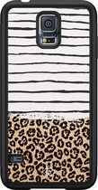 Casimoda® hoesje - Geschikt voor Samsung Galaxy S5 - Luipaard strepen - Zwart TPU Backcover - Luipaardprint - Bruin/beige
