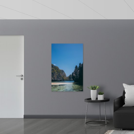 WallClassics - Poster Glossy - Rocks by Lake - 80x120 cm Photo sur Papier Poster avec Finition Brillante