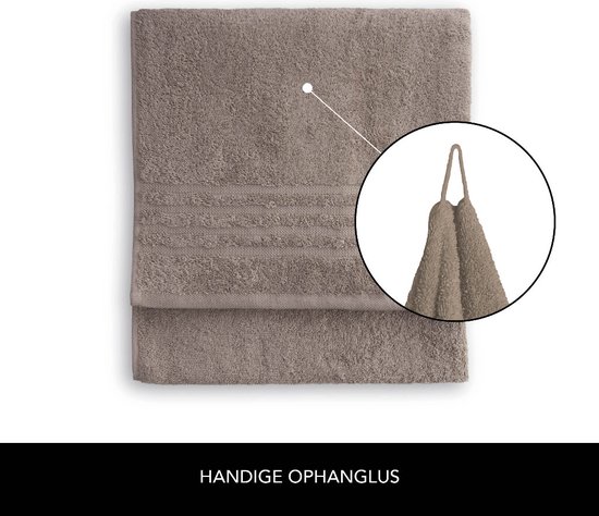Serviette taupe pliée avec détail côtelé et une boucle pour la suspendre.
