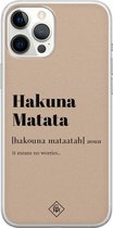 Casimoda® hoesje - Geschikt voor iPhone 12 Pro Max - Hakuna Matata - Siliconen/TPU telefoonhoesje - Backcover - Tekst - Bruin/beige