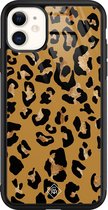 Casimoda® hoesje - Geschikt voor iPhone 11 - Jungle Wildcat - Luxe Hard Case Zwart - Backcover telefoonhoesje - Bruin/beige