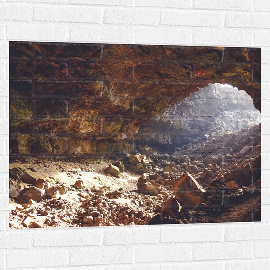 WallClassics - Muursticker - Daglicht vallend in Grot - 100x75 cm Foto op Muursticker
