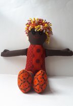 Jacqui's Arts & Designs - Zuko doll - lappenpop - bruine pop - donkere pop - Afrikaanse print - Amari - handgemaakt in Zuid Afrika - Afrikaanse kleding - kleurrijke locs- stoffen p