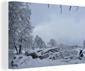 Canvas Schilderij Een winters landschap in de bergen van de Ardennen - 60x40 cm - Wanddecoratie