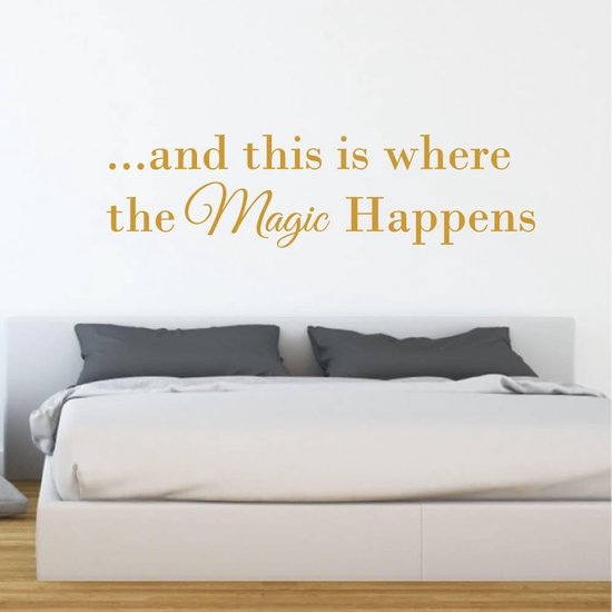 Muursticker This Is Where The Magic Begins - Goud - 120 x 32 cm - taal - engelse teksten slaapkamer alle