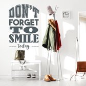 Muursticker Don’t Forget To Smile Today - Donkergrijs - 53 x 80 cm - woonkamer engelse teksten