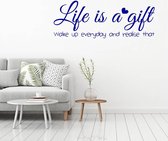 Muursticker Life Is A Gift - Bleu foncé - 160 x 59 cm - Chambre à coucher textes anglais Salon - Muursticker4Sale