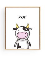 Postercity - Design Canvas Poster Blij Kijkend Koe Tekst / Boerderij Dieren / Kinderkamer / Dieren Poster / Babykamer - Kinderposter / Babyshower Cadeau / Muurdecoratie / 40 x 30cm / A3