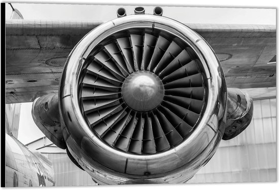 Dibond –Motor van Vliegtuig met Vleugel Zwart - Wit -120x80 Foto op Aluminium (Met ophang)
